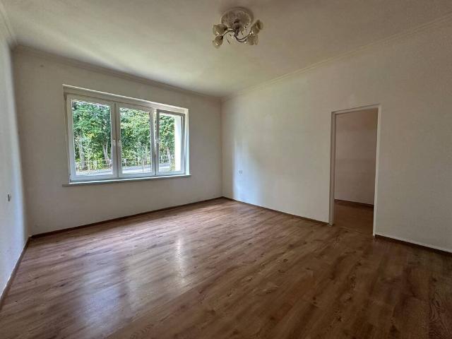 Na sprzedaż przestronne 54,67 m² na parterze z piwnicą w Radlinie