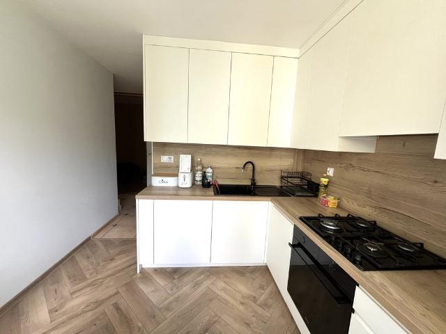 Na sprzedaż przestronne 5 pokojowe mieszkanie 83 m² z balkonem i piwnicami
