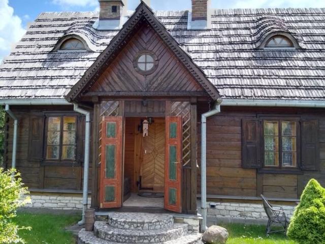 Na sprzedaż urokliwy dom z bali 95 m² w pięknej dolinie rzeki Ciemięgi