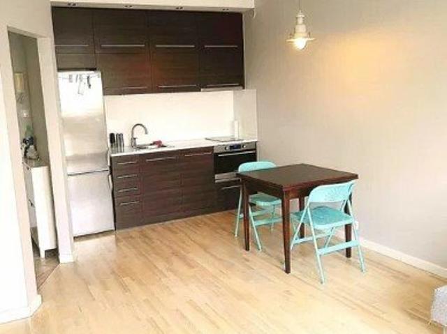 Na sprzedaż 2 pokojowe mieszkanie 40 m² z balkonem w Warszawie