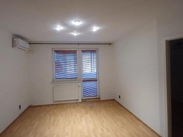 Na sprzedaż 2 pokojowe mieszkanie 40 m² z balkonem w Warszawie