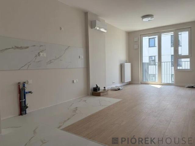 Na sprzedaż 2 pokojowe mieszkanie 37 m² z balkonem w Warszawie