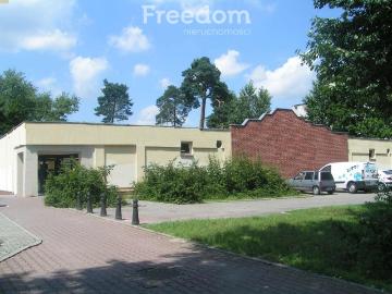Na sprzedaż 750 m² budynek usługowo handlowy z parkingiem