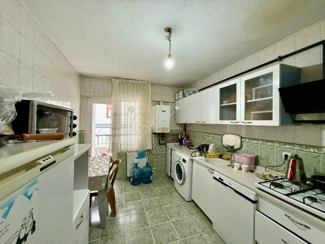 Nam ak Emlak'tan Azmi Ertuğrul Okulu Yakını Orta Kat 3+1 Daire