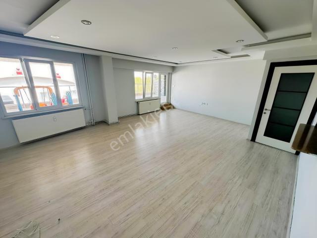 Namazgah'ta | Büyük Teraslı Manzaralı Ara Kat 2+1 Satılık Daire