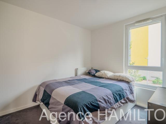 Nanterre université, T4 de 76 m2 avec 50 m2 de jardin/terrasse + parking