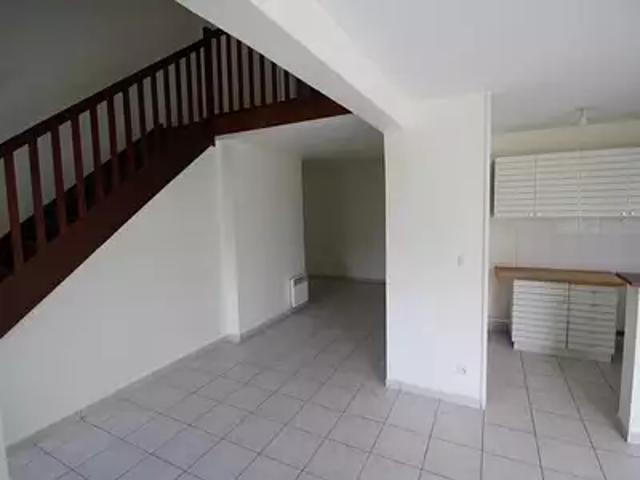 Nantes 44100 Location appartement 3 pièces t3 au dernier étage balcon