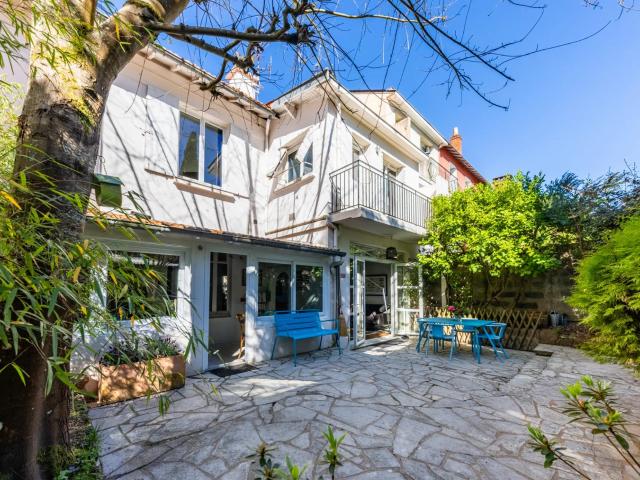 NANTES BLANCHE DE CASTILLE MAISON 200 m2 7 PIECES DEPENDANCE