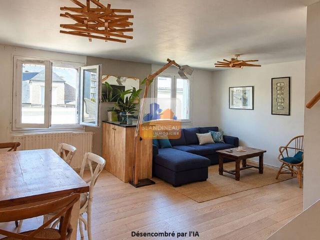 NANTES REPUBLIQUE BEAU DUPLEX 2 CHAMBRES ET TERRASSE A LOUER