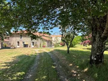 Nanteuil en Vallée 16700 Achat / Vente maison 7 pièces t7 parking