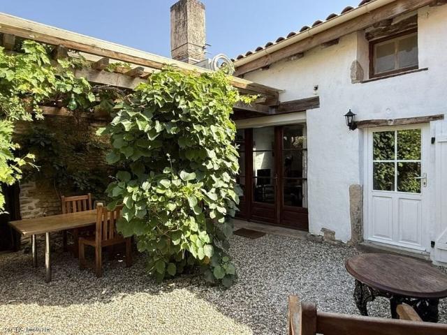 Nanteuil En Vallée. Très Jolie Maison De Vacances 100m² Nanteuil en Vallée