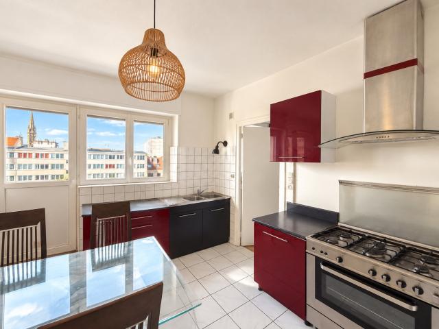 NANCY / JEANNE D'ARC: SPACIEUX APPARTEMENT T4 AVEC BALCON