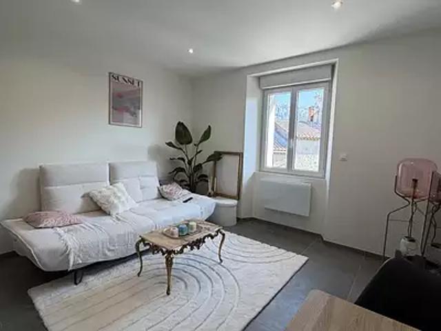 Nans les Pins 83860 Location appartement 2 pièces t2 au dernier étage