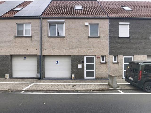 Nabij centrum: woning met 3 slaapkamers, tuin en garage