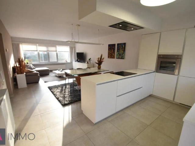 Nabij het station van Dendermonde gelegen, instapklaar 2 slpk. appartement 100 m² met groot terras 40 m². Vrij vnf 01/11/2026