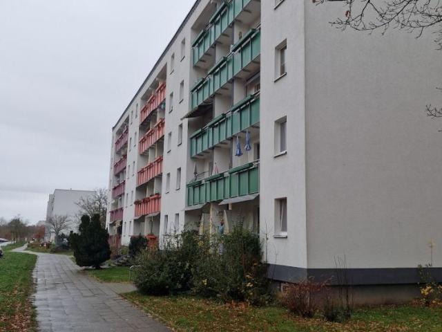 Nach Herrichtung Vermietung ab 15.07.2026 4 Raum mit Balkon und Badewanne