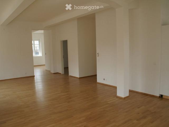 Nach Vereinbarung vermieten wir tolle 4.5 Zimmerwohnung in 3 Parteienhaus