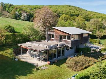 Nachhaltig wohnen mit Erdwärme – Architektenhaus in idyllischer Grünruhelage mit Weitblick