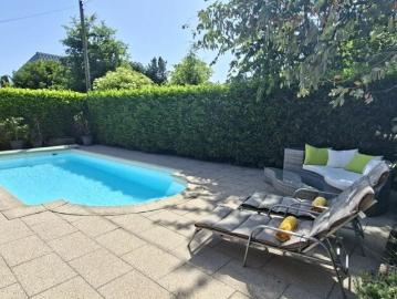 Nachhaltiges 7.5 Zimmer Einfamilienhaus mit Photovoltaikanlage, Pool, Sauna & Fitness