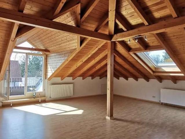 Nachmieter für 1,5 Zimmer Dachgeschoss Studio Wohnung nahe Schlosspark