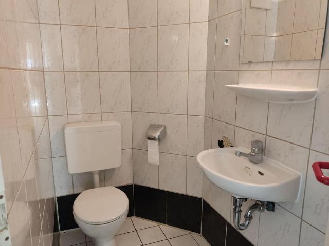 / NACHMIETER FÜR SOFORT GESUCHT: Dachgeschosswohnung mit 2 Balkonen in Meschede