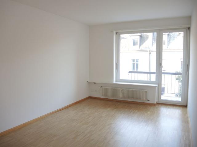 Nachmieter gesucht 4 ZW mit 2 Balkonen, 2 Badezimmern u. Lift