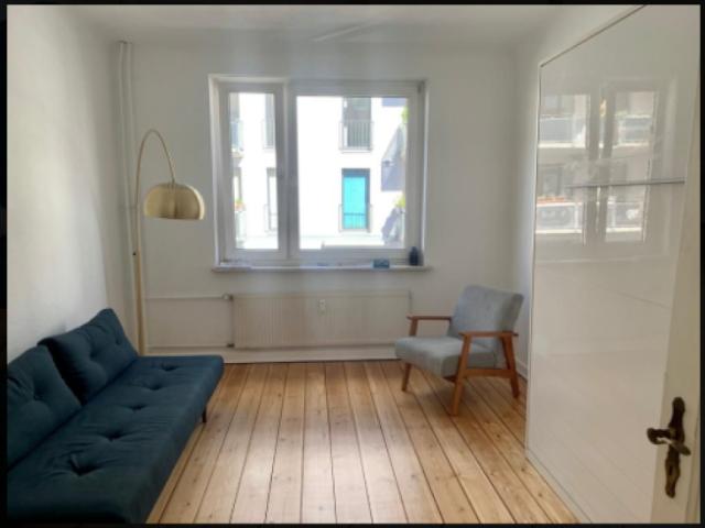 Nachmieter gesucht ab 04./05. Oktober: Komplett möblierte All inclusive 2 Zimmer Wohnung mit Balkon & Keller