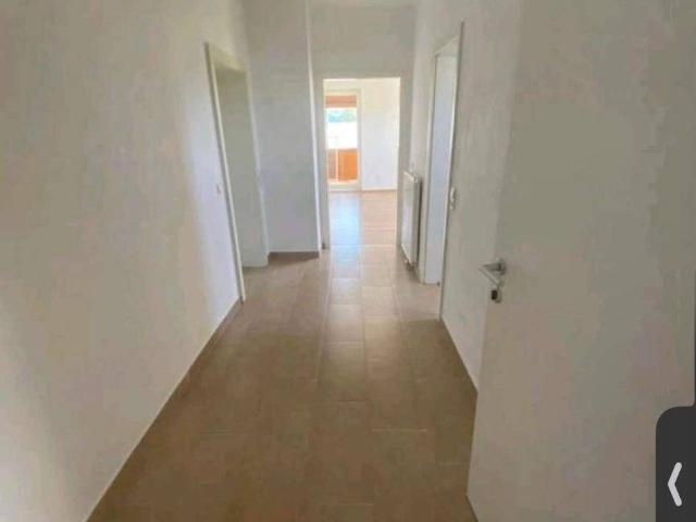 Nachmieter gesucht! Ab sofort verfügbare und ruhig gelegene 3 Zimmer Wohnung mit Wintergarten und Einbauküche ohne Kühlschrank, inkl. 2 Parkplätze