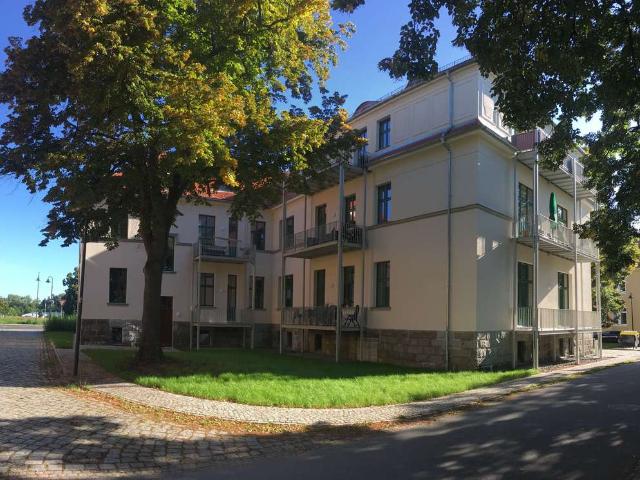 Nachmieter gesucht! Elegante Ausstattung, großer Balkon, Bad mit Wanne und Dusche, Pkw Stellplatz!