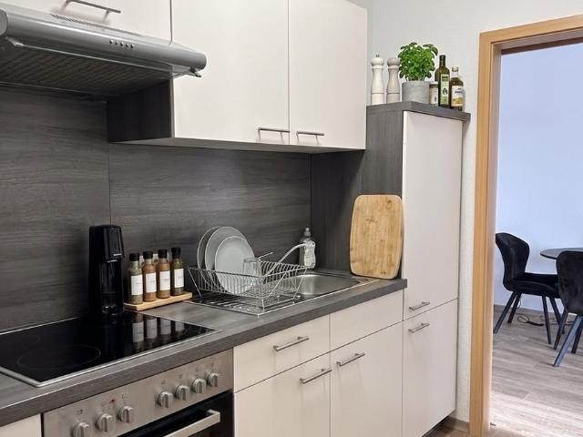 Nachmieter gesucht für charmante Altbauwohnung mit Einbauküche und Aufzug direkt am Markt in Gera