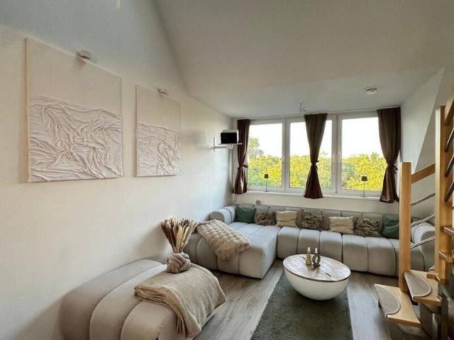 Nachmieter gesucht: Hochwertige 4 Zimmer Maisonette DG Wohnung mit Terrasse in Treptow Köpenick