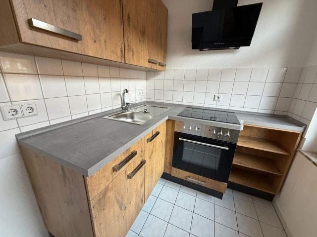 Nachmieter gesucht ! inkl. EBK / im 1. OG mit Laminat Bad mit Wanne