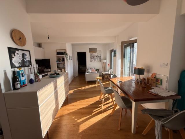 Nachmieter gesucht – Moderne 4 Zimmer Wohnung mit Balkon und mögliche Teilmöblierung in Frankfurt