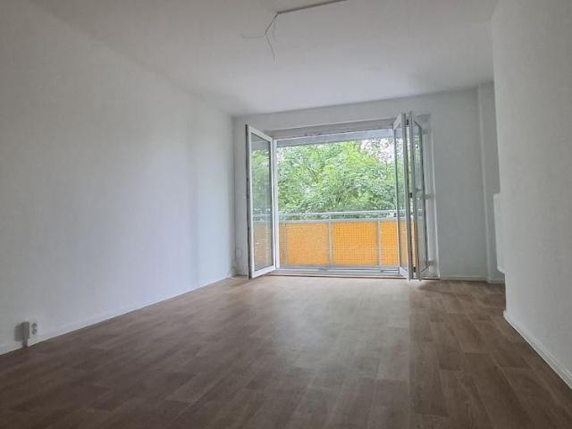 Nachmieter gesucht: Schicke 2 Raum Wohnung mit Flügeltüren