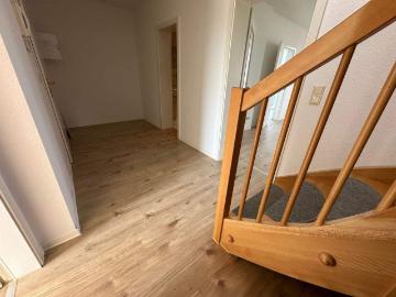 Nachmieter gesucht ! Wohnen Ã¼ber zwei Etage 2 BÃ¤der NEUES Laminat !
