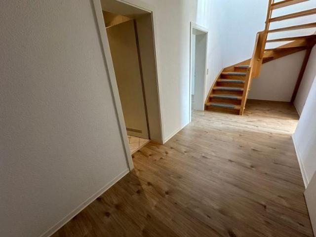 Nachmieter gesucht ! Wohnen über zwei Etage 2 Bäder NEUES Laminat !