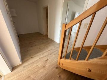 Nachmieter gesucht ! Wohnen über zwei Etage 2 Bäder NEUES Laminat !