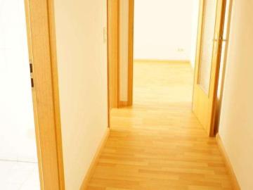 Nachmieter gesucht TOP Ausstattung Bad mit Fenster Laminat