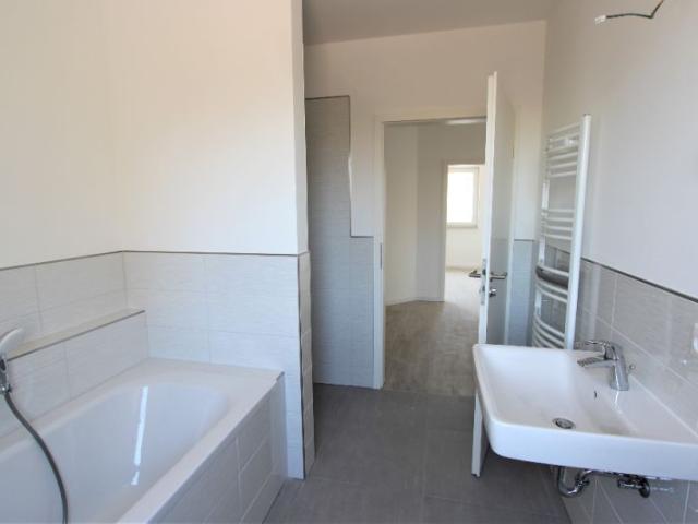 NACHMIETER ZUM 01.08.2026 gesucht! Helle, großzügige 3 Zimmer Wohnung, mit Balkon, Keller und Stellplatz!