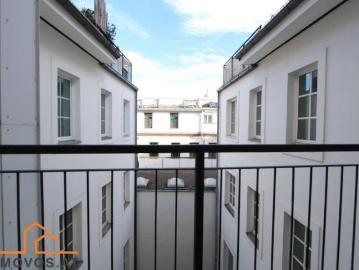 Nächst Bernhardgasse: 4 Zimmer Altbauwohnung mit Loggia Balkon in Biedermeiergebäude mit barrierefrei erreichbarem Lift