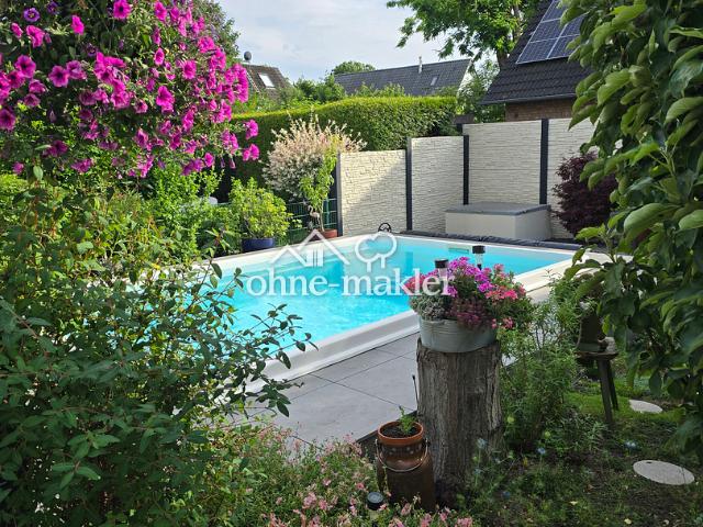 nächsten Sommer im eigenen Pool, gepflegte Doppelhaushälfte, Top Ausstattung