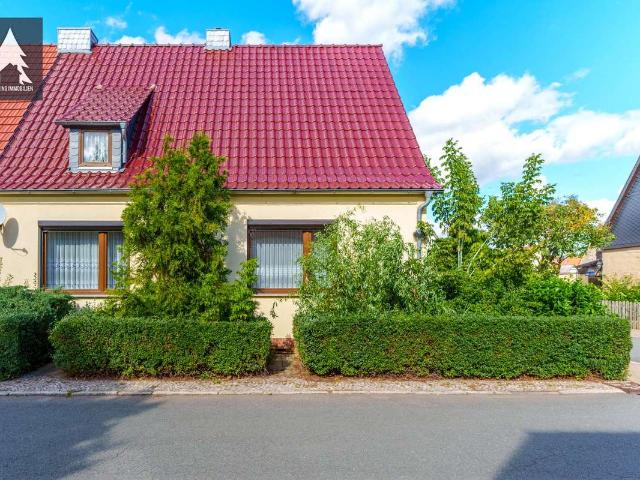 Nachterstedt bodenständig: Haus mit Garten dran, Keller drunter, Garage dabei