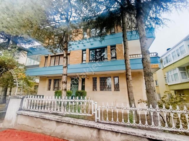 Naci Çakır Mahallesinde Mükemmel Lokayonda Satılık 3+1 Daire