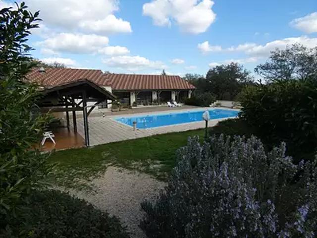 Salignac Eyvigues 24590 Achat / Vente maison 25 pièces t25 piscine jardin