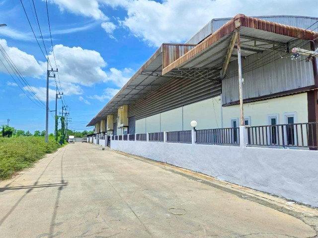 นาดี 650 ตร.ม. โกดังโรงงาน พร้อมออฟฟิศ 2 ชั้น 1 นอน 2 น้ำ 150 ตร.ว. สนามแบดมินตันศรีธนา 850 ม.ถนนกว้าง รองรับรถเทรลเลอร์