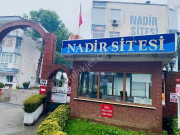 Nadir Sitesinde Eşyalı Ferah Denize Sıfır Merkezde Kiralık Daire