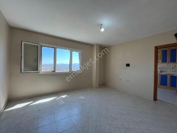Nafiz Gürman'da Yeni Boyalı Ferah Manzaralı 2+1 Kiralık Daire