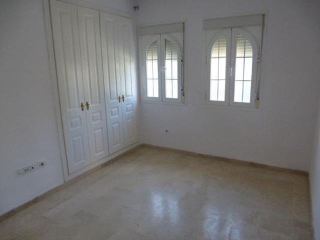 NAGUELES TOWNHOUSE 4184