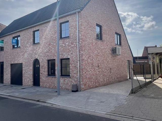 NAGELNIEUWE woning met tuin en 3 slpks