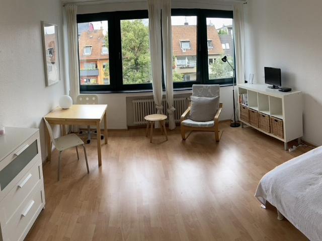 Nähe Mediapark: Modern möbliertes Apartment mit Aufzug – zeitwohnen.de
